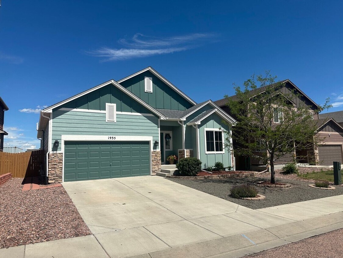 Primary Photo - Beautiful 5 bedroom ranch home in (D49)