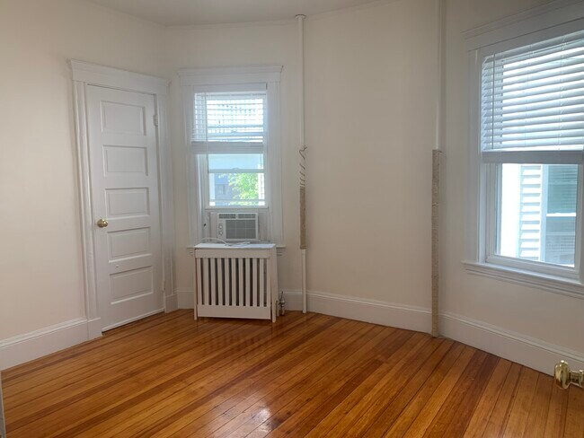 Building Photo - 52 Percival St