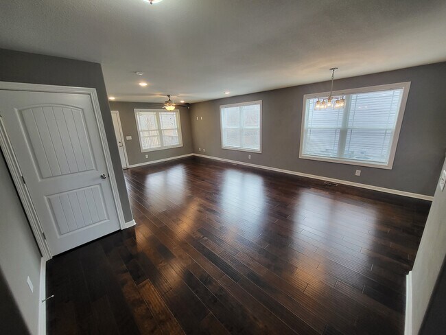 Building Photo - 516 Medallion Cir