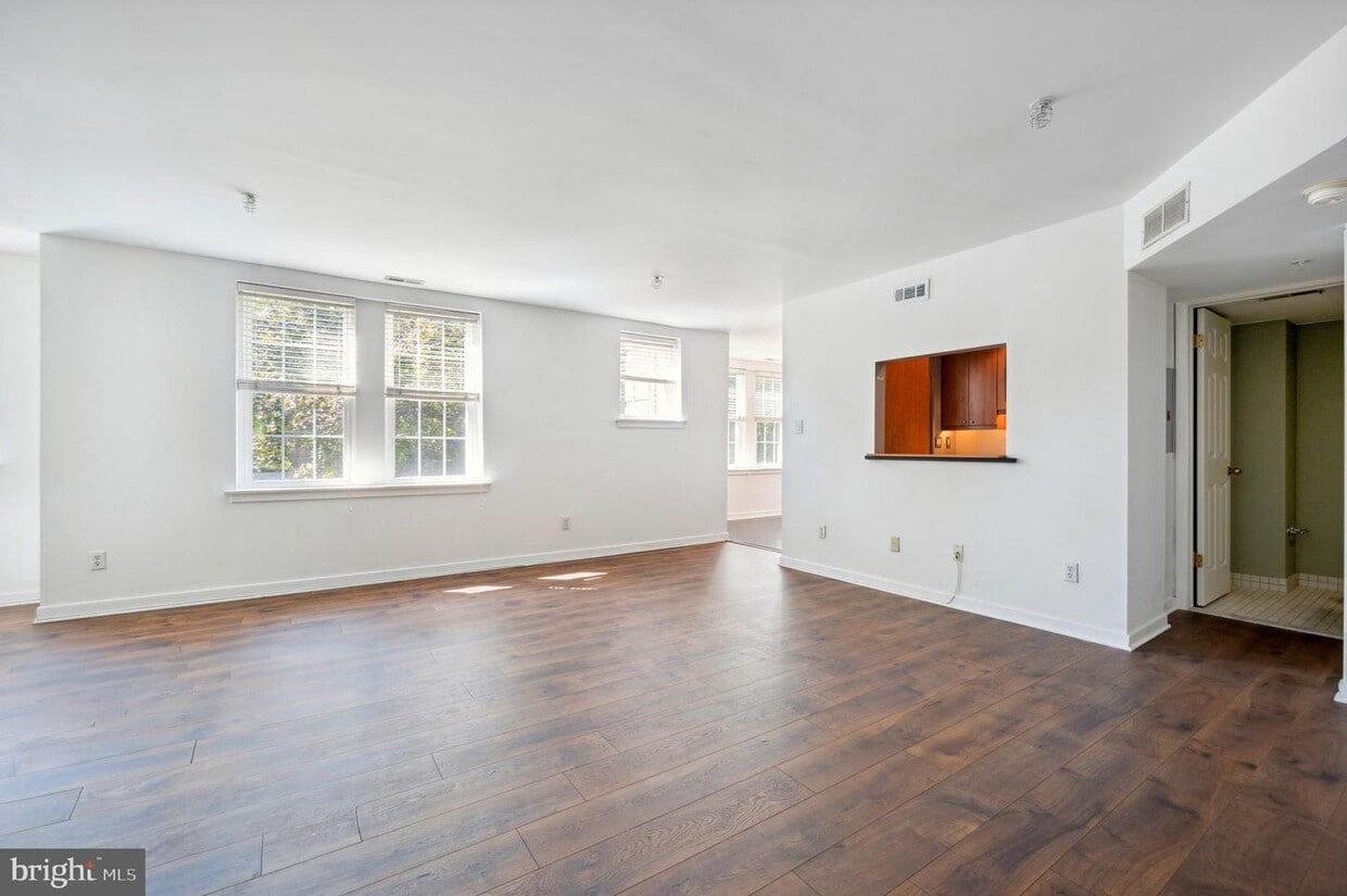 Primary Photo - 104 Woodside Rd