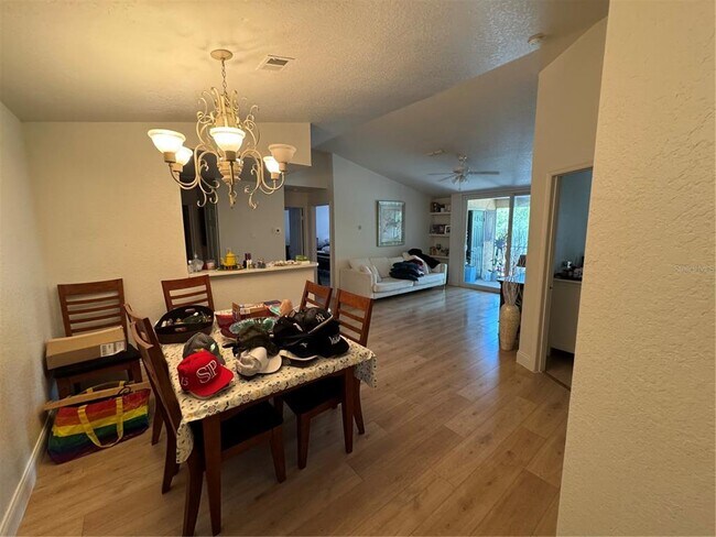 Foto del edificio - 8903 Latrec Ave