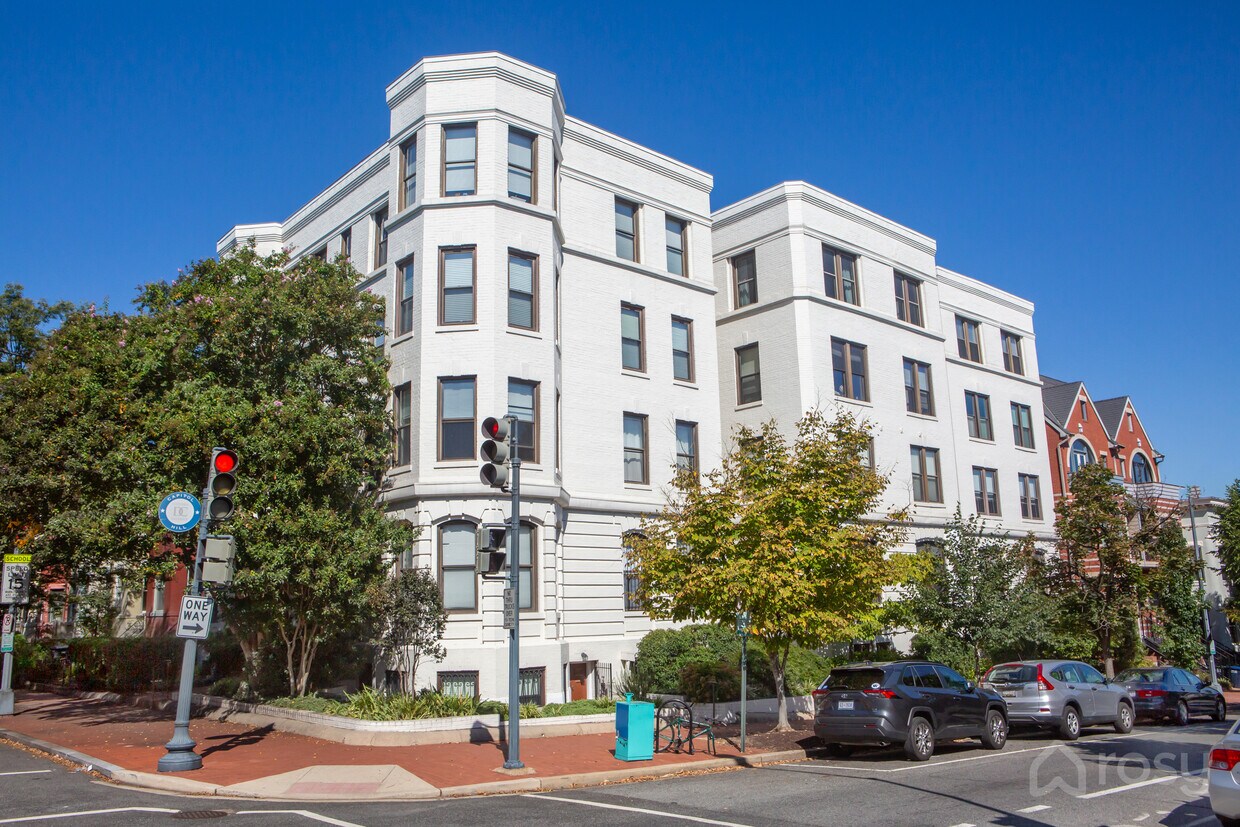 Foto principal - 520 E St NE