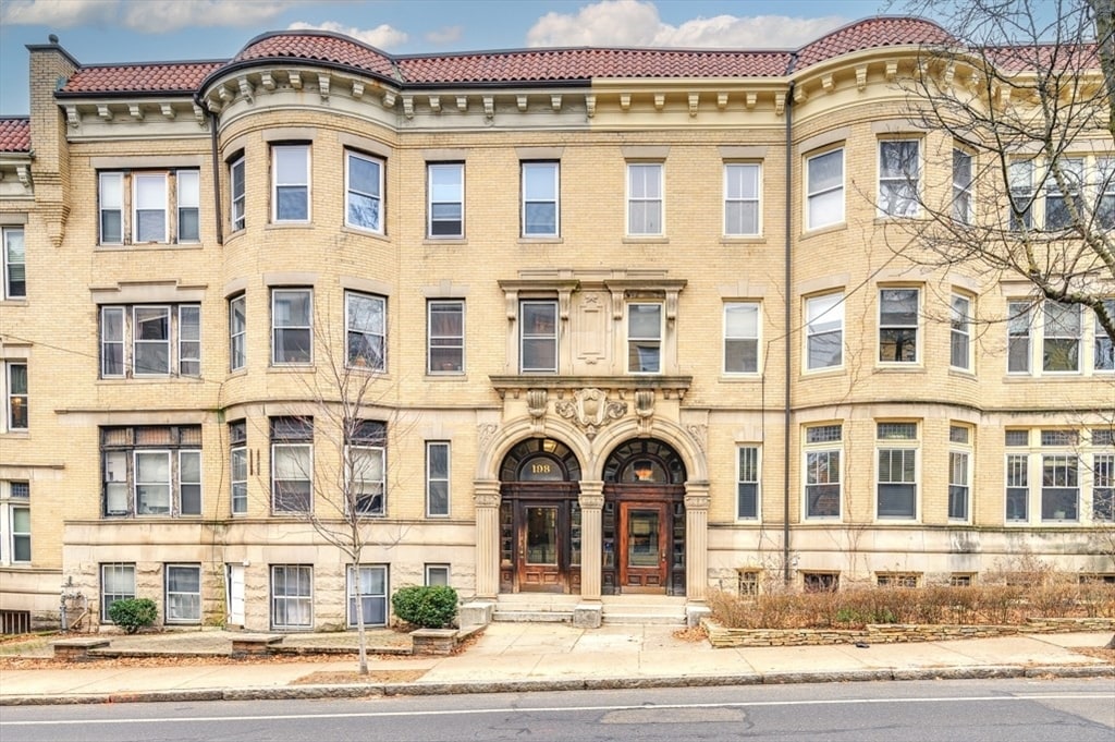 Primary Photo - 200 Saint Paul St