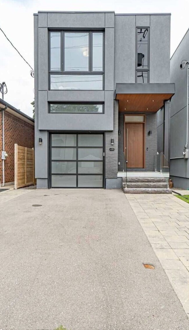 Building Photo - 435 Valermo Dr