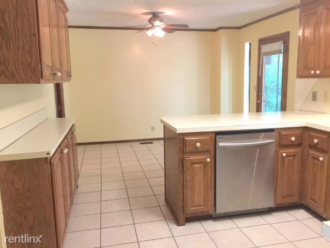 Building Photo - 3 br, 2.5 bath House - 2906 Meadow Ave