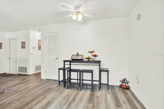 Foto del edificio - 11256 Holbrook St