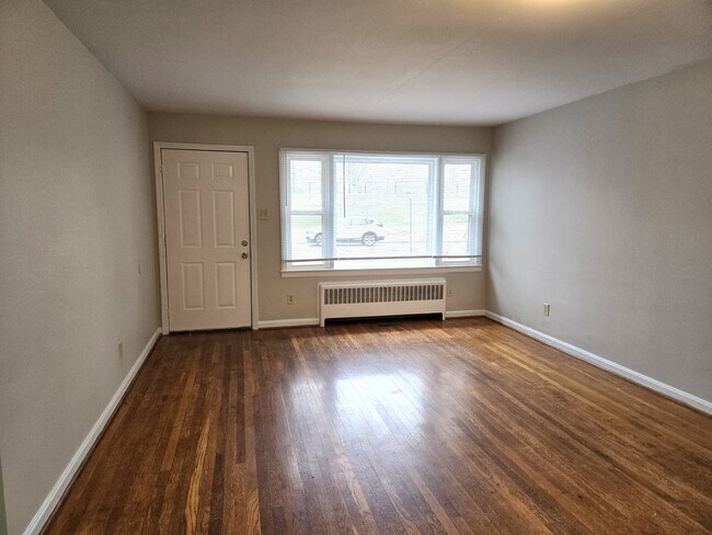 Foto del edificio - 401 Springhill Dr
