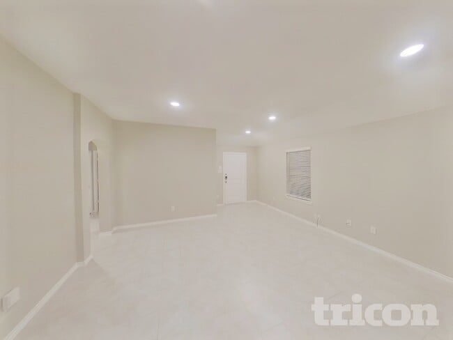 Building Photo - 1809 Princeton Ave