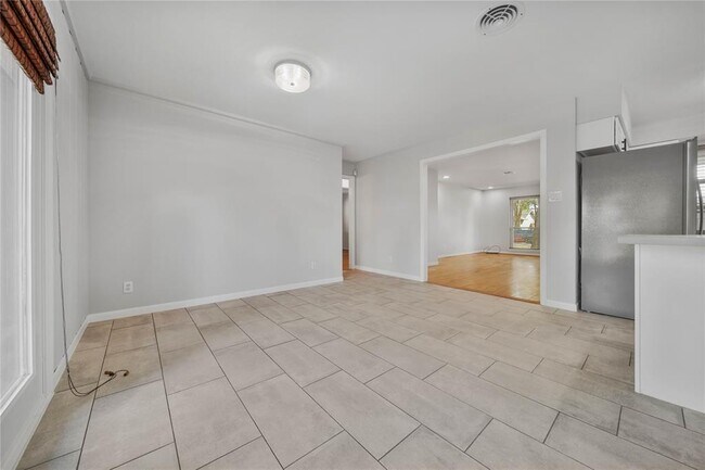 Building Photo - 5120 De Milo Dr