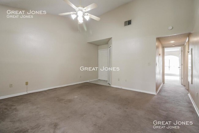 Building Photo - 4676 Sussex Terrace