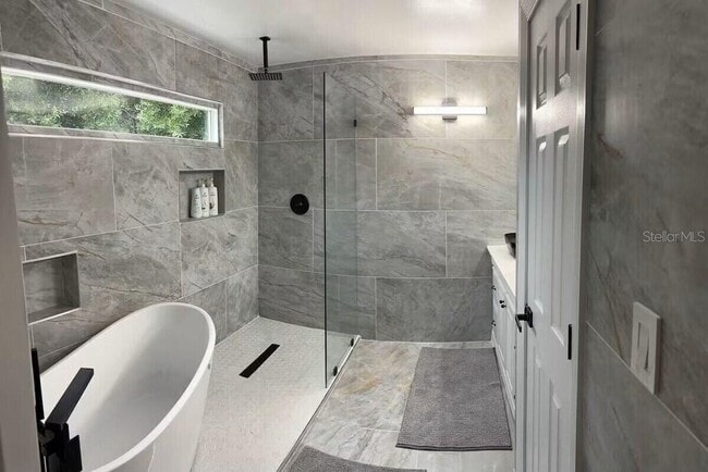 Foto del edificio - 8804 Bay Vista Ct