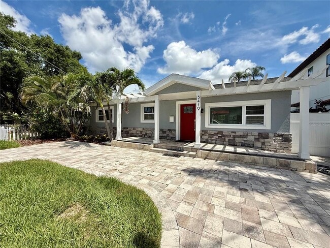 Building Photo - 3419 W Empedrado St
