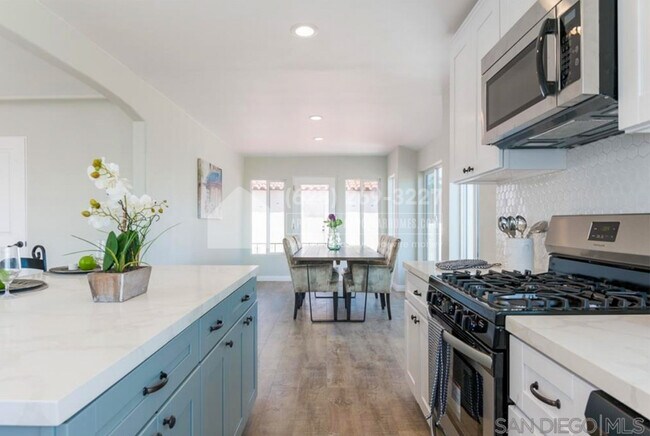 Building Photo - 451 Las Flores Terrace