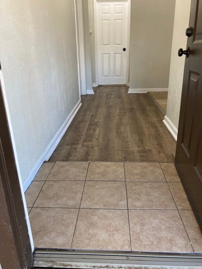 Building Photo - 14959 Oscar Ave