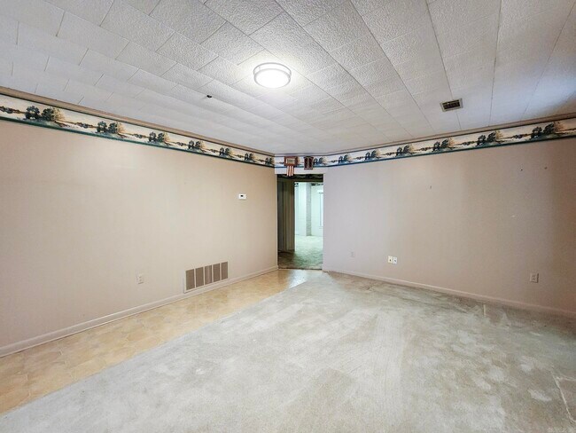 Building Photo - 1402 Loberg Ln