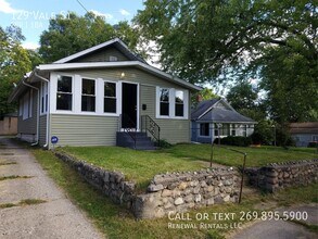 Building Photo - 129 Vale St
