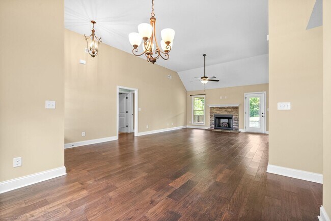 Foto del edificio - 3 Bedroom 2 Bath Home For Rent Near Post!