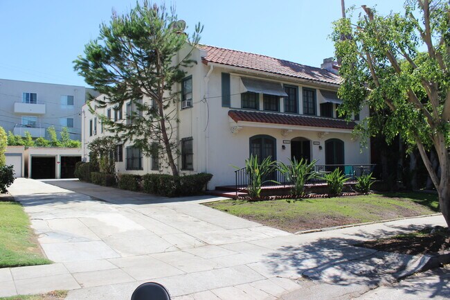 Building Photo - 1412 N Formosa Ave