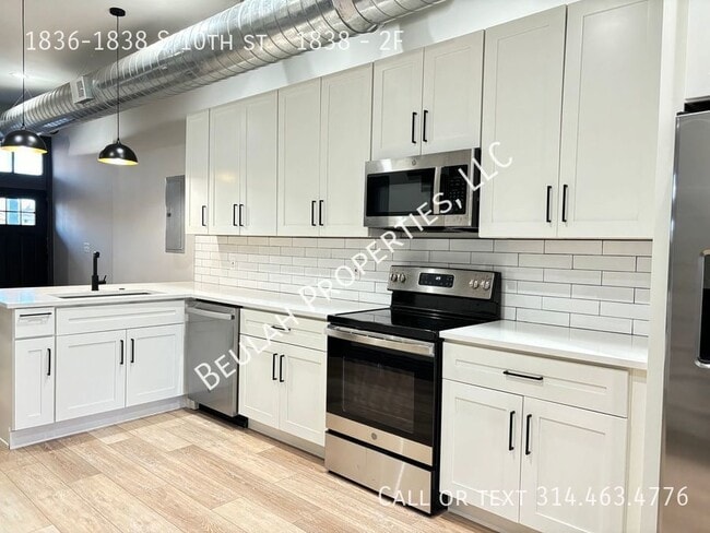 Building Photo - Bright Soulard Townhouse - 2bd/2.5ba