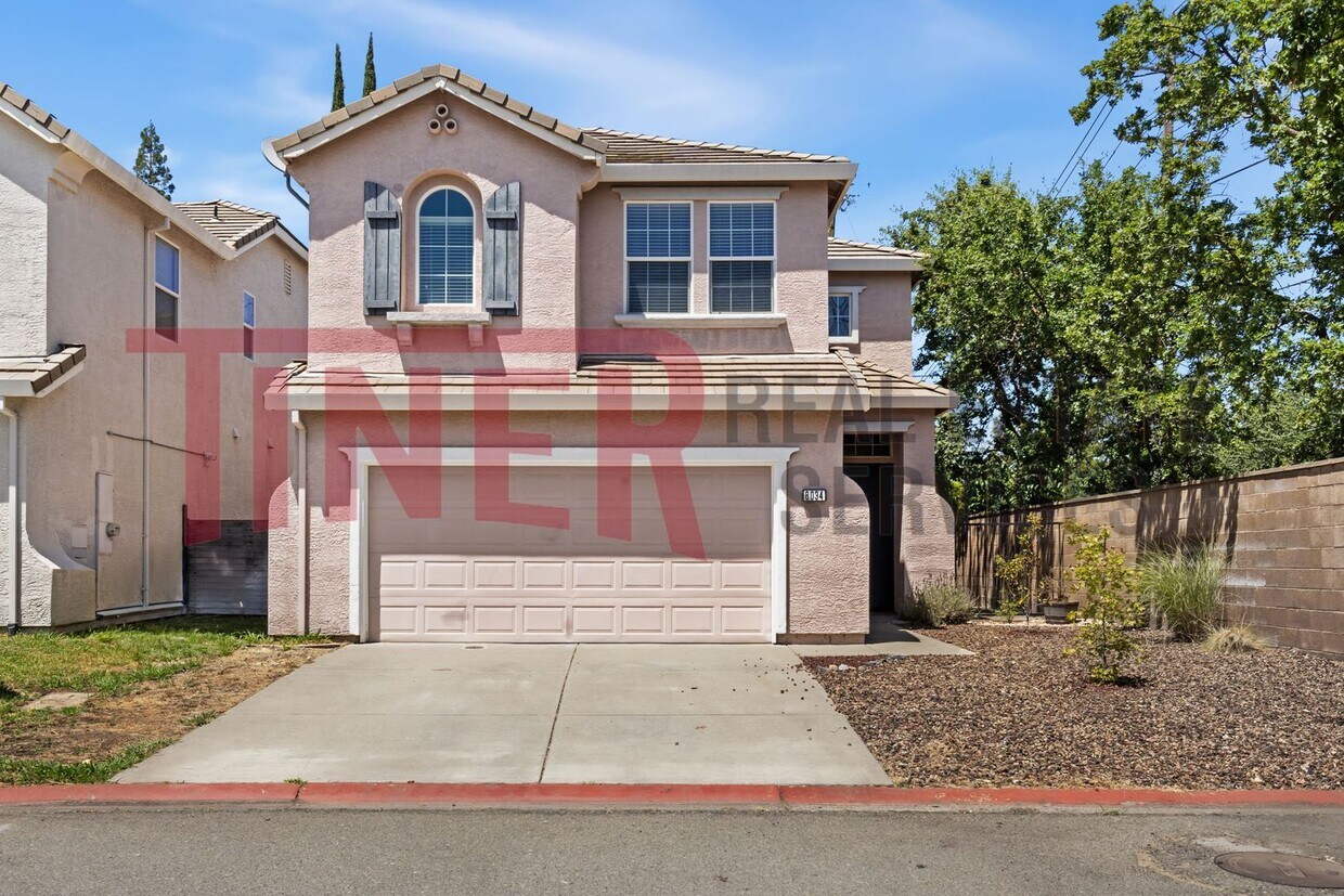 Foto principal - 2002 Fair Oaks Home