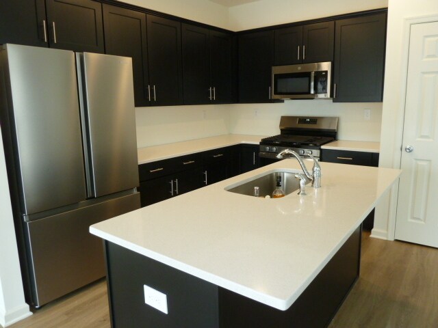 Building Photo - 860 Champions Dr