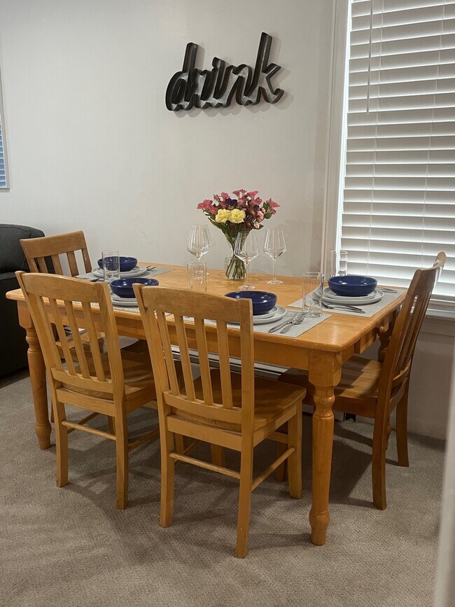 Building Photo - 404 Thames St