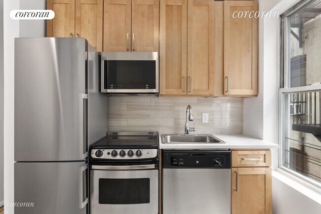 Foto del edificio - 53 W 106th St
