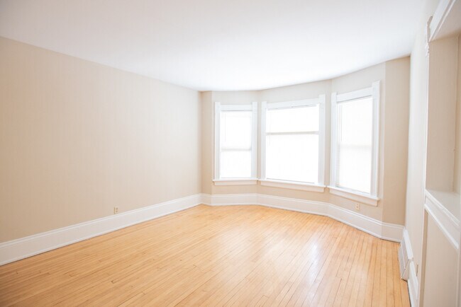 Foto del edificio - 2728 N Murray Ave