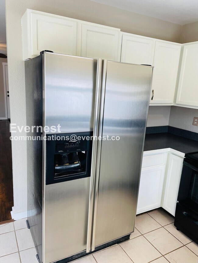 Foto del edificio - 3 Bed, 2 Bath Home with Fenced Yard / Available Soon!