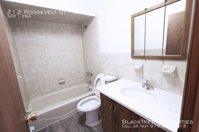 Foto del edificio - 213 Roosevelt St