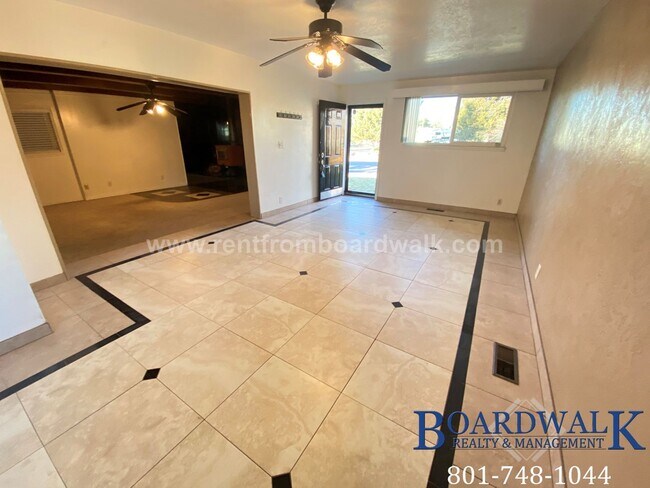 Building Photo - Beautiful 5 Bedroom home in perfect location!