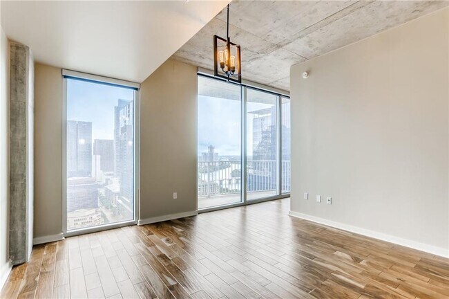 Building Photo - 360 Nueces St