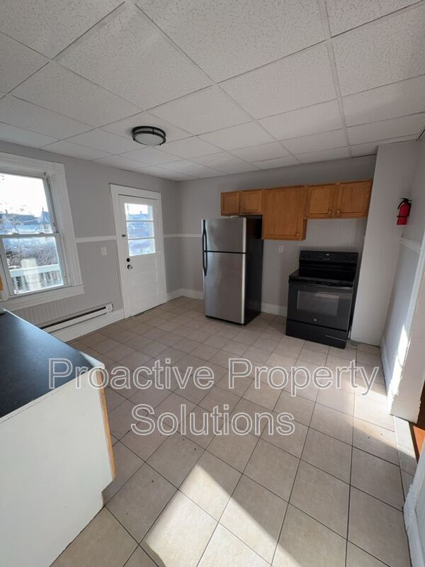 Building Photo - 746-748 River Street