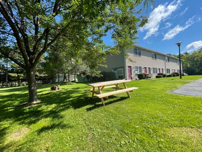 Beautiful Country Setting - Burdick Estates Apartments