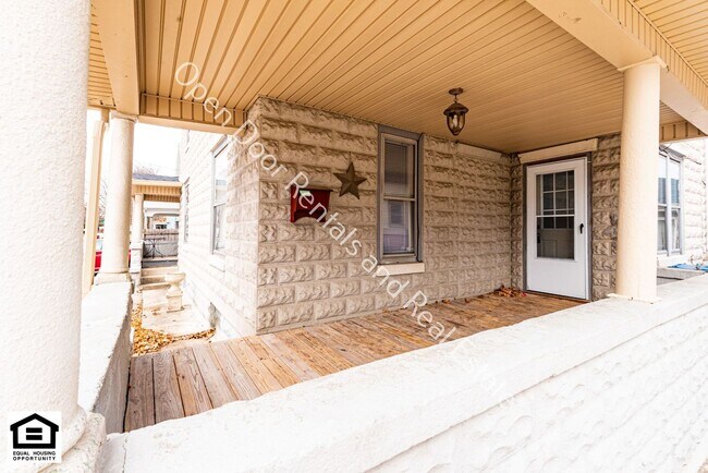 Foto del edificio - 114 W 2nd St