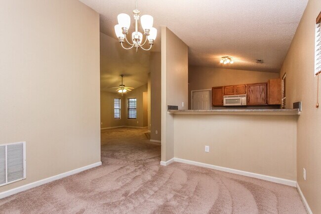Building Photo - 15281 Ten Point Dr