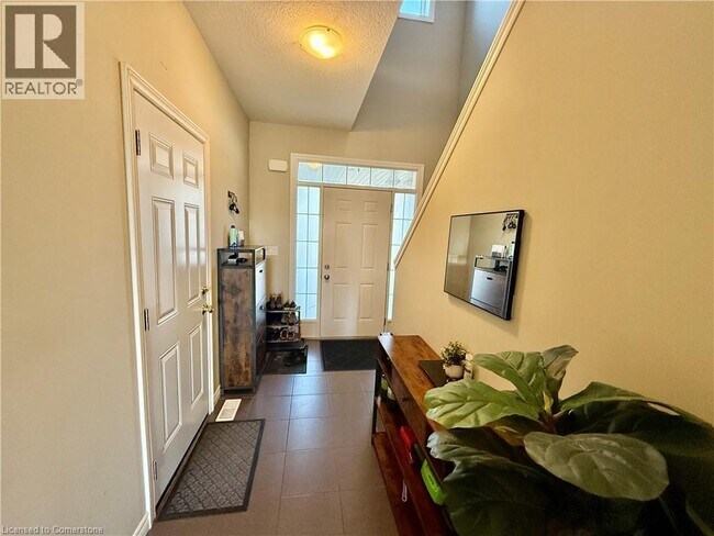 Building Photo - 479 Avens St