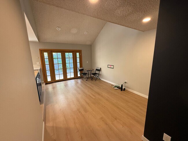 Foto del edificio - Newly Renovated Home on a Quiet Cul-de-Sac – Available Now