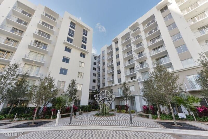 Primary Photo - 7300 N Kendall Dr