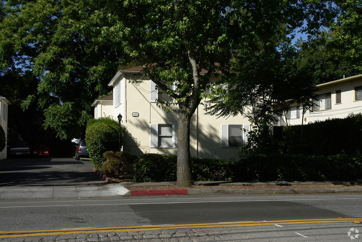 Primary Photo - 1039 Laurel St