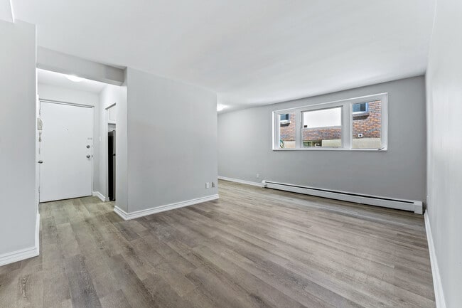 Building Photo - 383 Princess Avenue