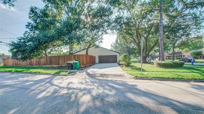 Building Photo - 5707 Cartagena St