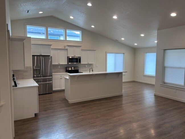 Foto del edificio - 3871 Webster Ave