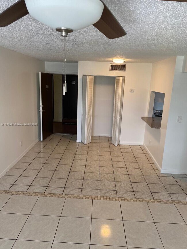 Building Photo - 6051 SW 41st St