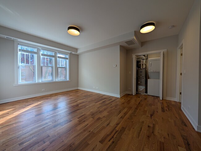 Foto del edificio - 648 W Wrightwood Ave