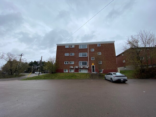 Building Photo - 9 Connaught Ave