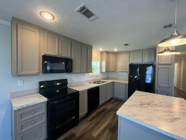 Foto del edificio - 427 Mongoose Ln