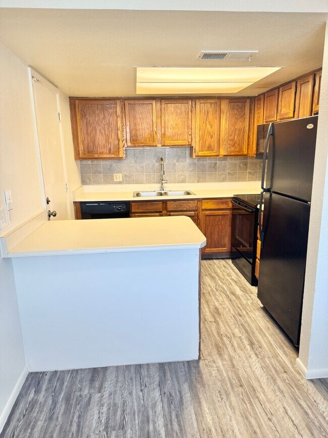 Building Photo - 3 Bedroom 2 Bath Single Level Home In Glendale!