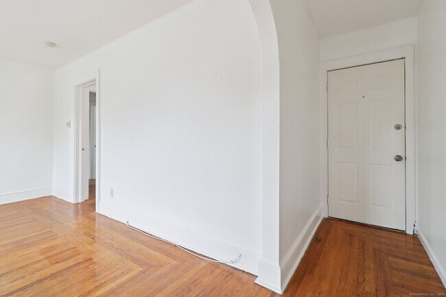 Building Photo - 252 Sheffield Ave