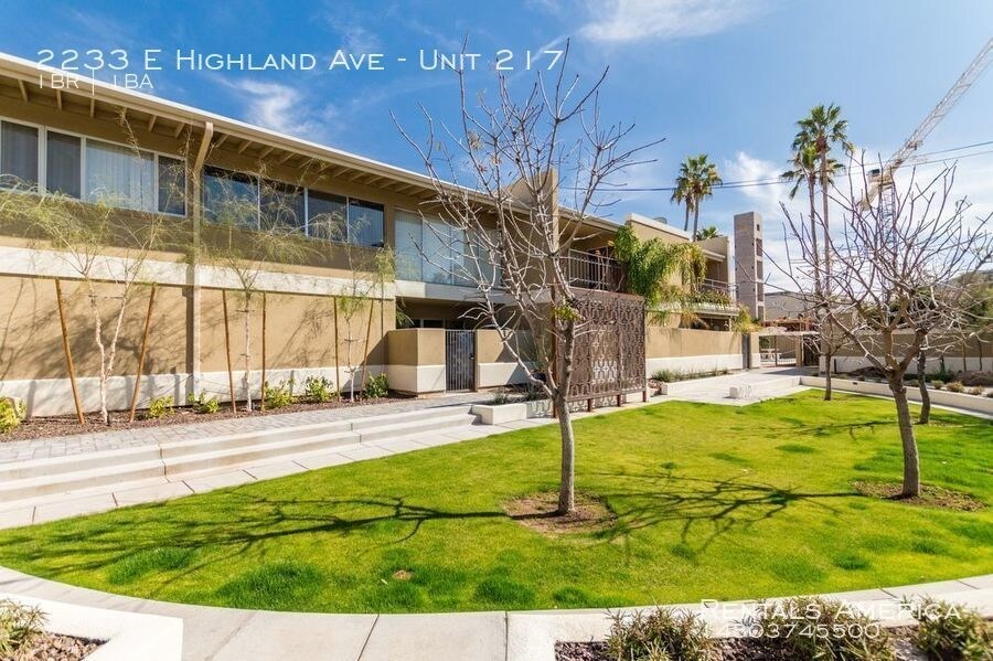 Primary Photo - 2233 E Highland Ave